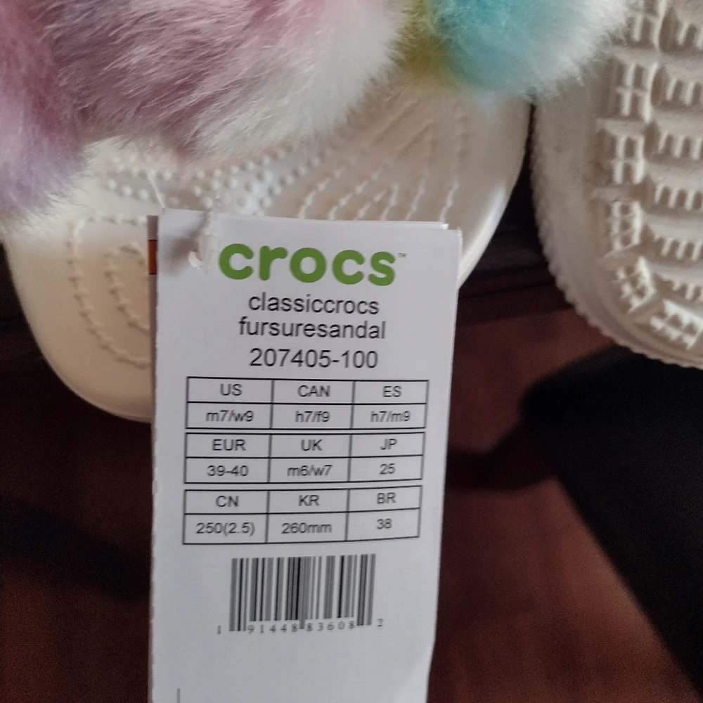 Crocs women's white sandals. - Picture 4 of 4